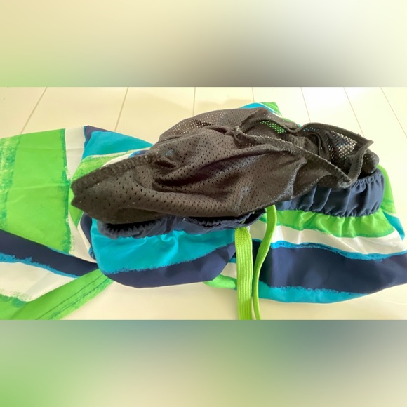 Boys Adidas swim trunks size M - Picture 3 of 7